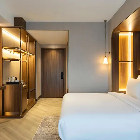 Moevenpick Old Town 5*