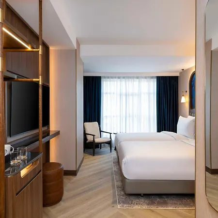 호텔 Moevenpick Old Town 5*