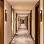 Moevenpick Old Town 5*