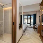 Moevenpick Old Town Hotel 5*