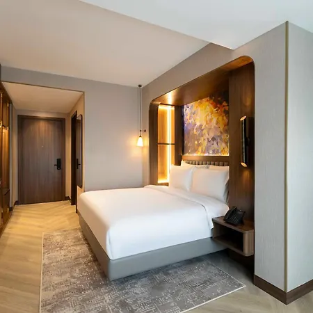 Moevenpick Old Town מלון 5*