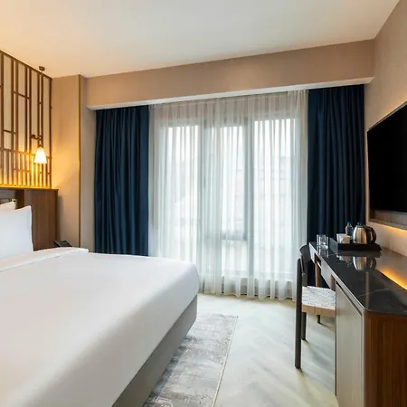 Moevenpick Old Town 5*