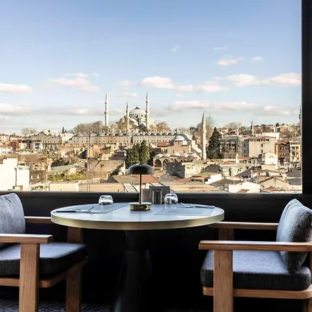 Hotel Moevenpick Old Town 5*