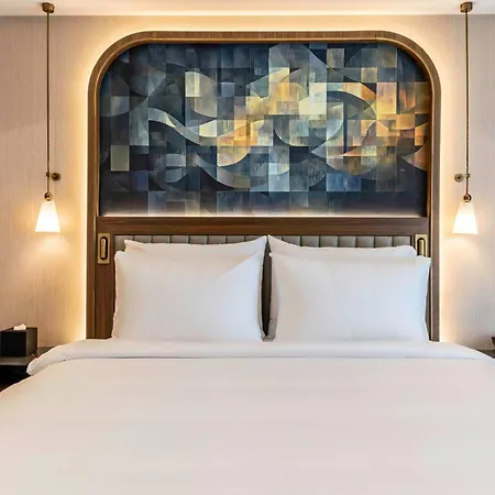 Moevenpick Old Town מלון 5*