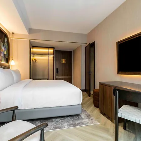 Moevenpick Old Town מלון 5*