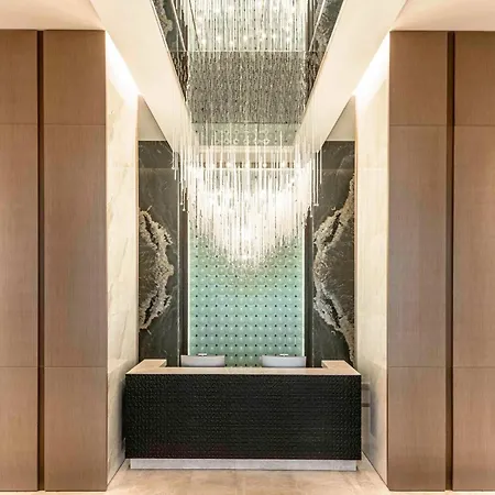 מלון Moevenpick Old Town 5*