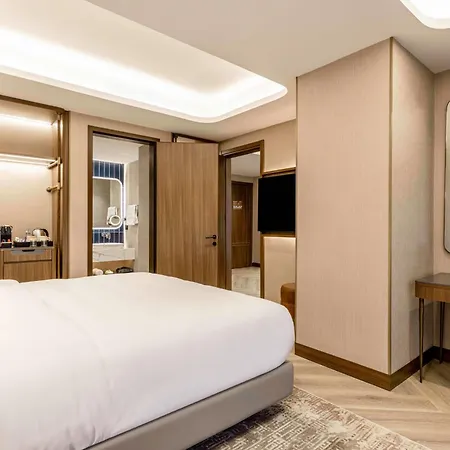 מלון Moevenpick Old Town 5*