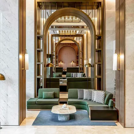 מלון Moevenpick Old Town 5*