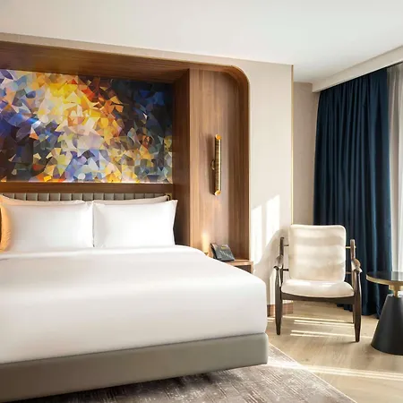 מלון Moevenpick Old Town 5*