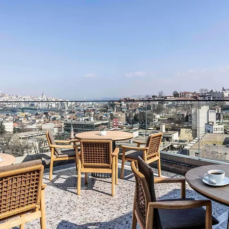 Moevenpick Old Town 5*