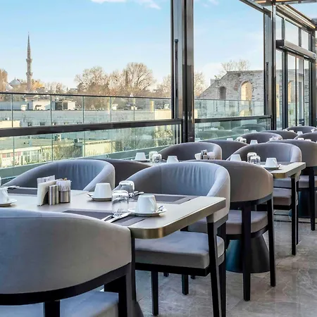 Moevenpick Old Town מלון 5*