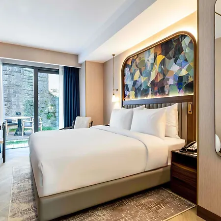 Moevenpick Old Town 5*