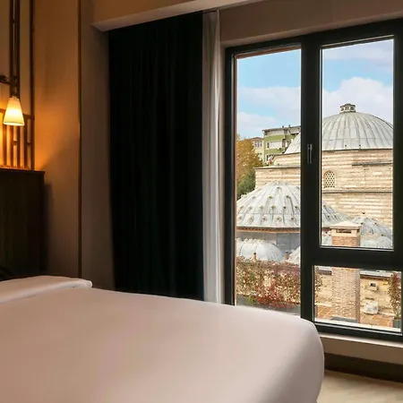 Moevenpick Old Town 5*