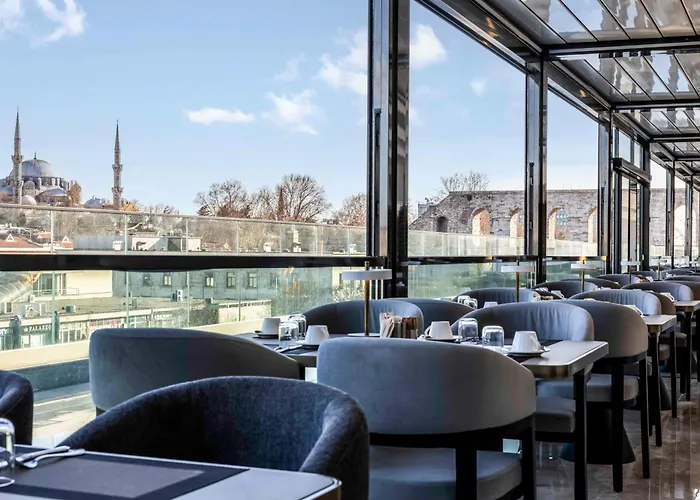 Mövenpick Old Town Hotell