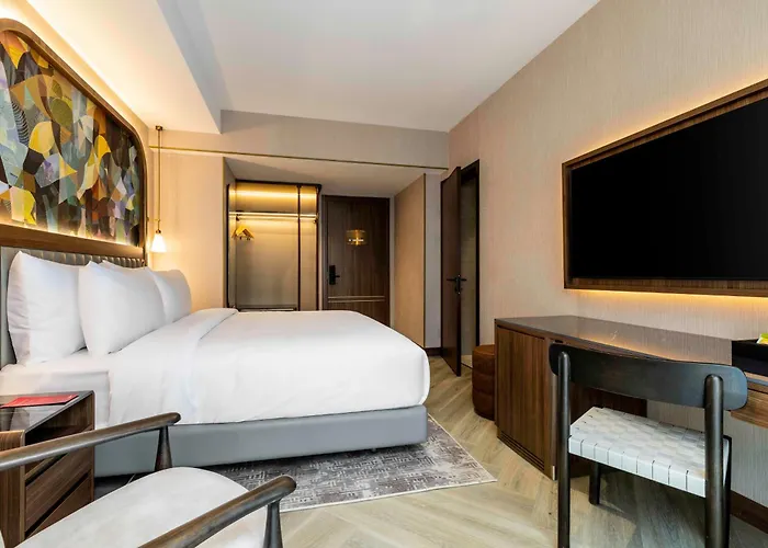 Mövenpick Old Town Hotell 5*