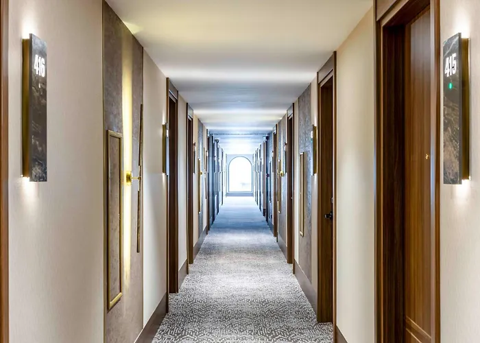 Hotell Mövenpick Old Town 5*