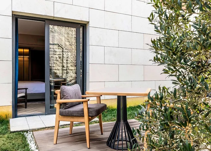 Mövenpick Old Town Hotell 5*