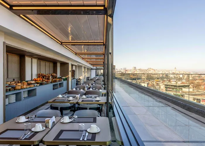 Mövenpick Old Town 5*