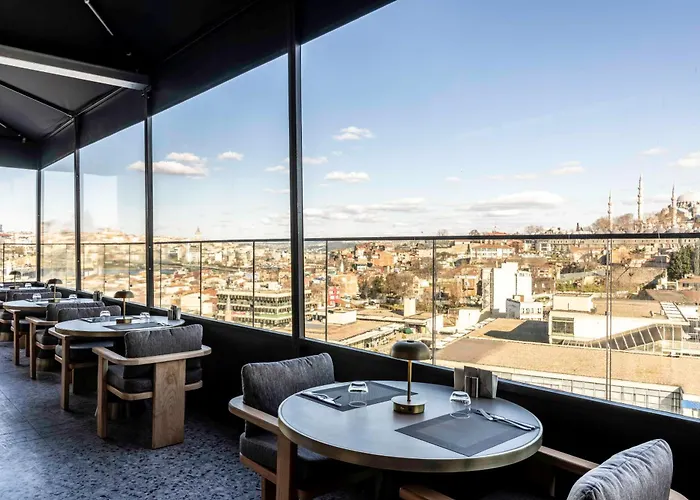 Mövenpick Old Town Hotell