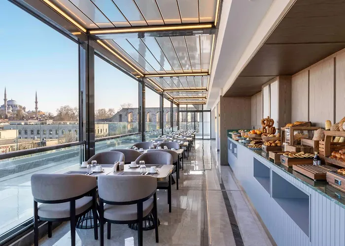 Hotell Mövenpick Old Town 5*