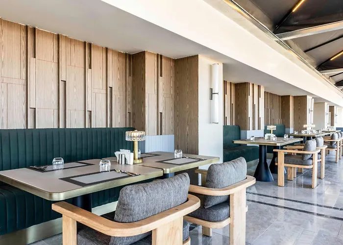 Mövenpick Old Town 5*